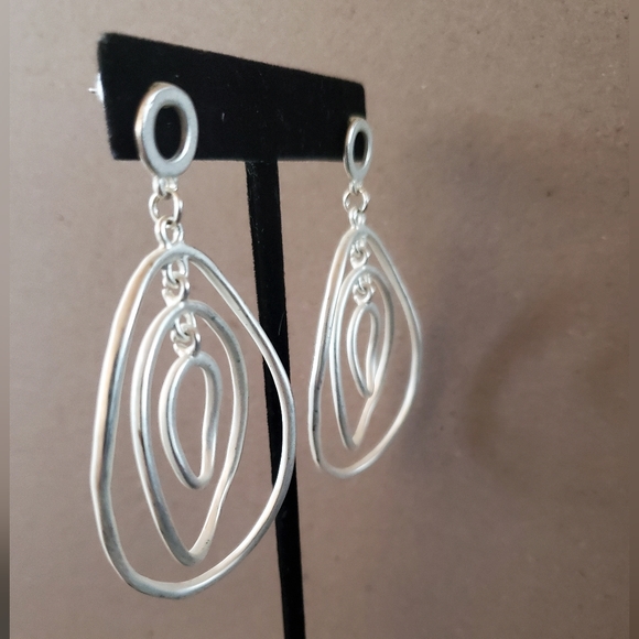 ❌️SOLD❌️ Large multi hoop earrings - Picture 4 of 4